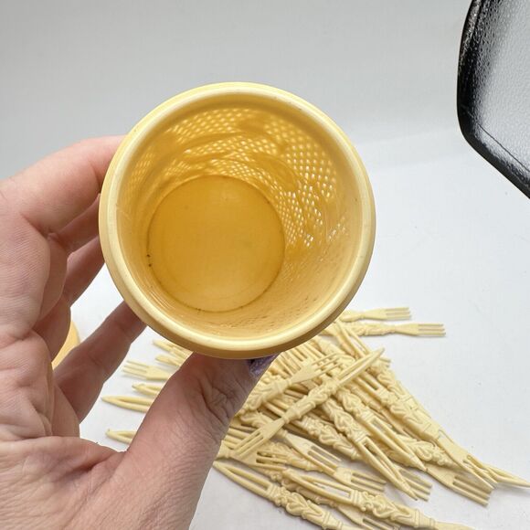 Vintage Hors D’oeuvre Fork Set In Celluloid Container Cocktail Rose lattice Tiki - Picture 7 of 16